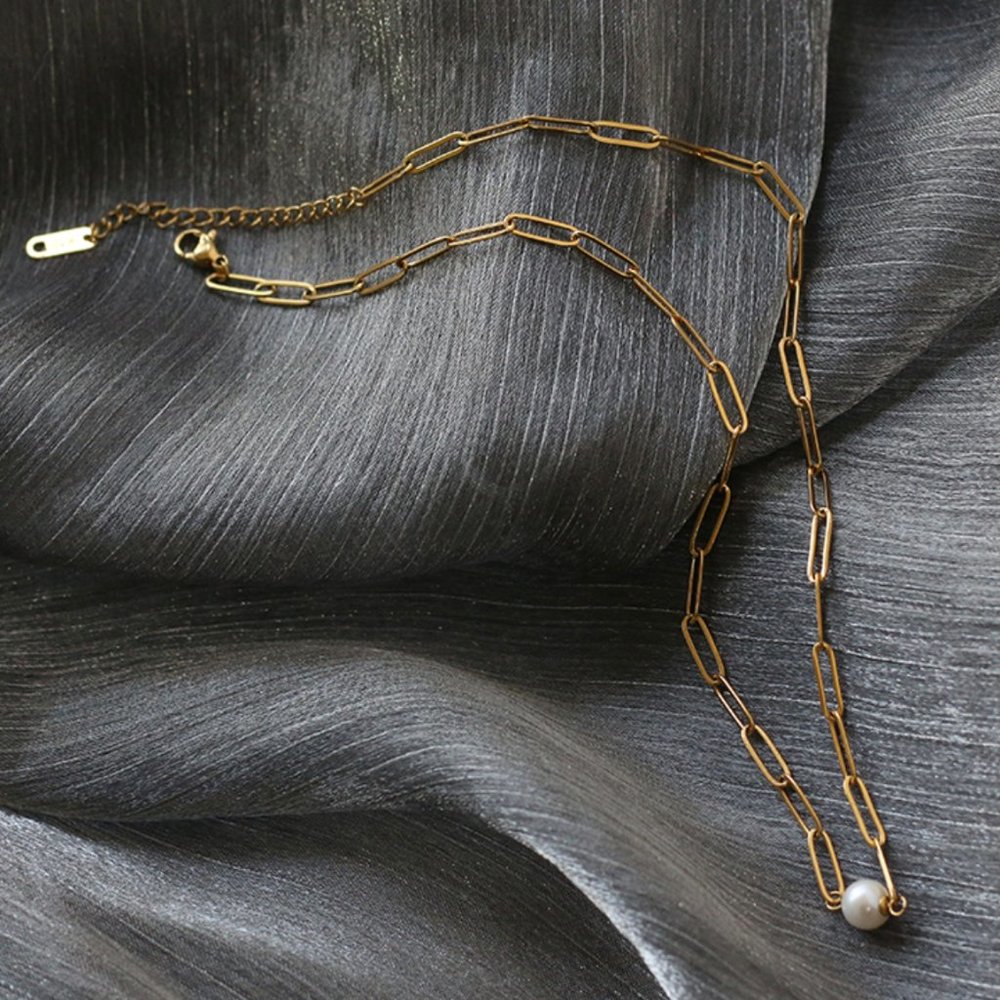 Women Pendant Necklace- Freshwater Pearl- Paper Clip